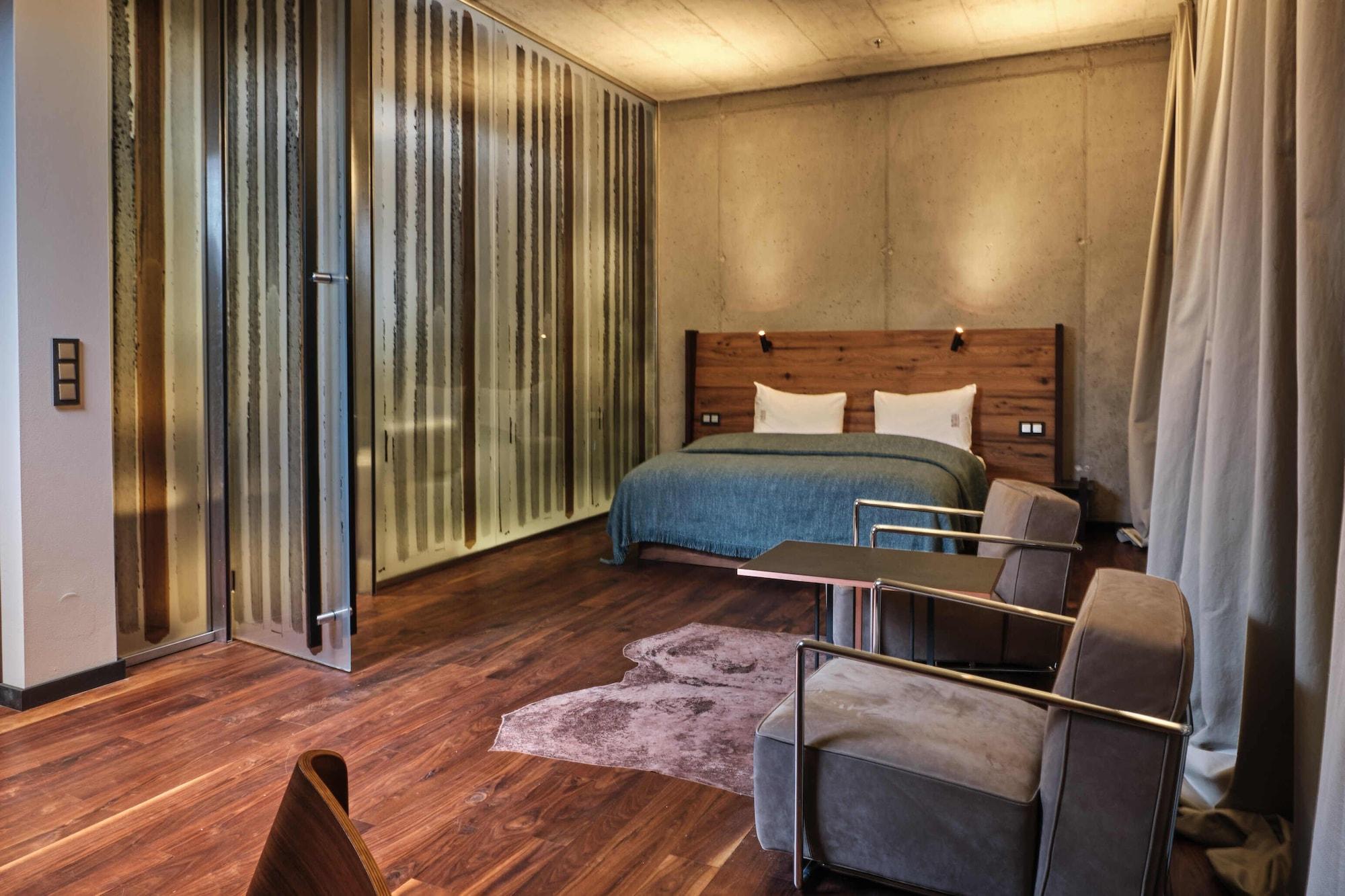 Hotel Warszawa Exterior photo A room at the hotel