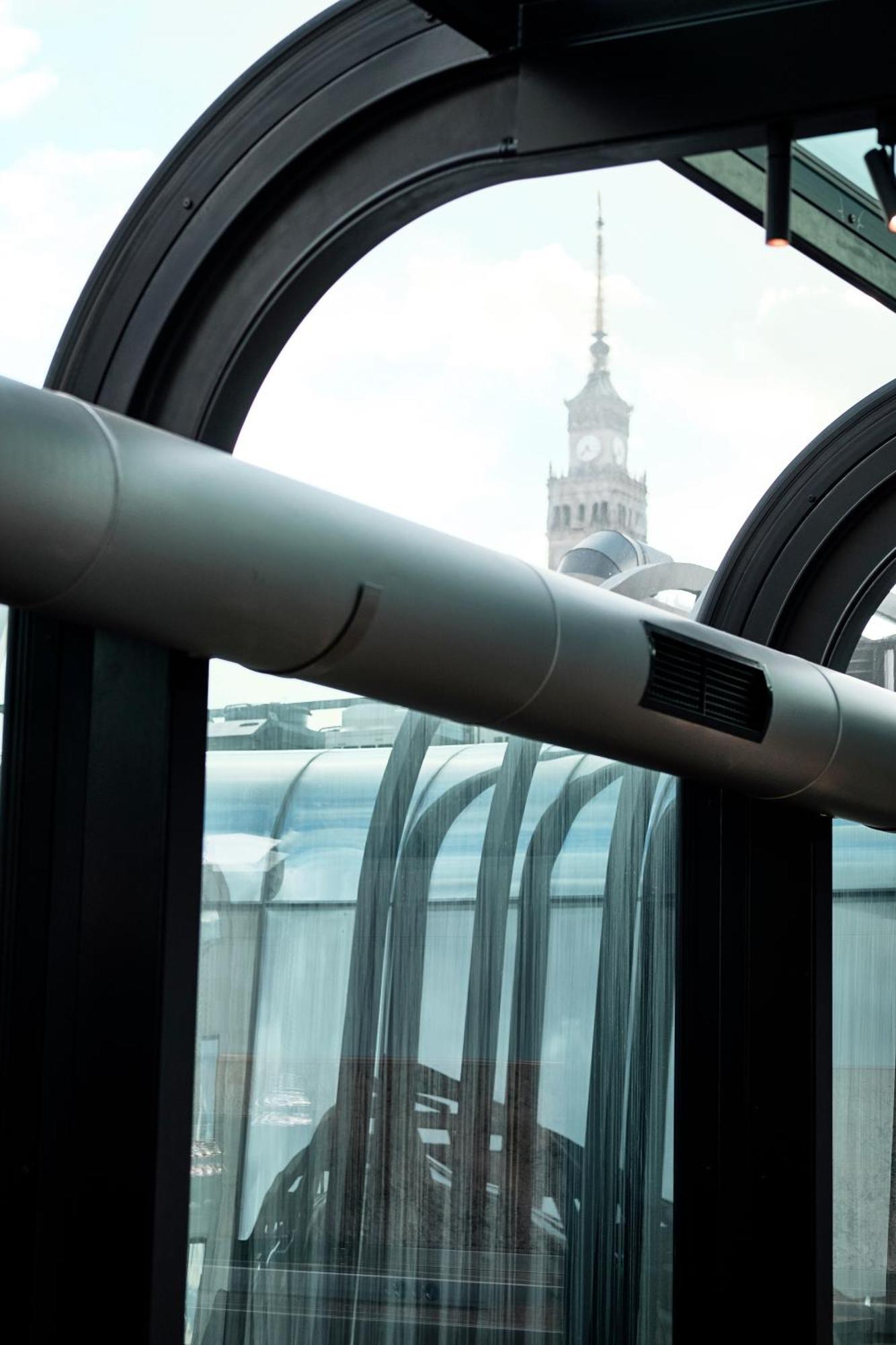 Hotel Warszawa Exterior photo A ventilation grille on the London Bridge